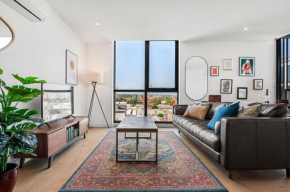 Light-Filled Artistic Retreat